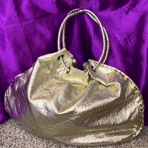 Fionucci bag shell :100% polyurethane lining:100% polyester.Button to close. - Picture 1 of 5